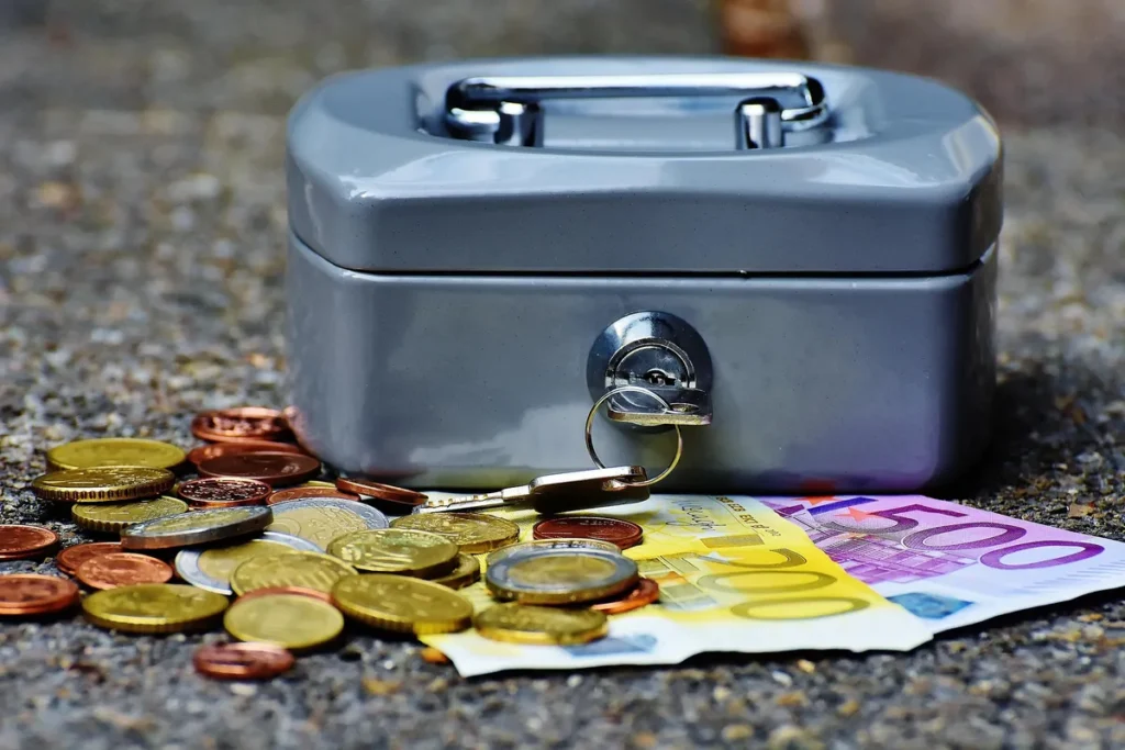 Hiriketiya Beach cost breakdown showing travel budget with cash, coins and savings box in Sri Lanka