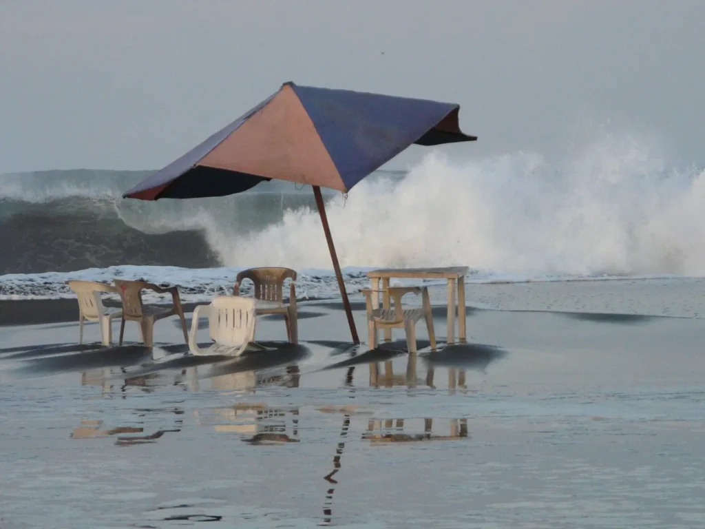 Strong waves hitting a quiet beach in Port Barton