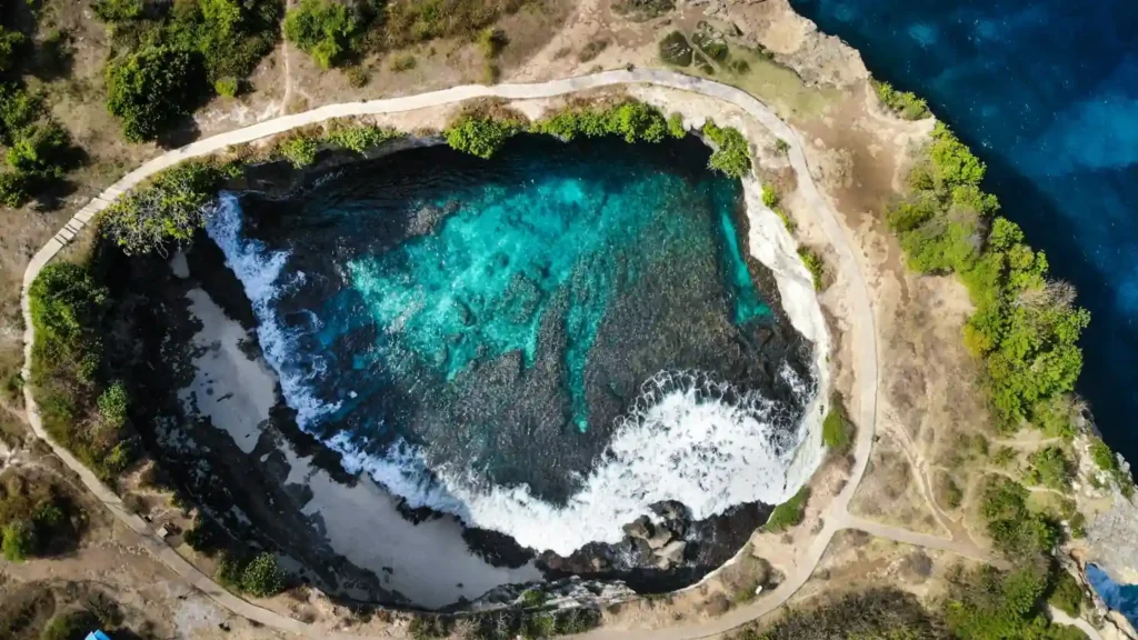 Green Bowl Beach tide pools and limestone caves in Uluwatu Bali
