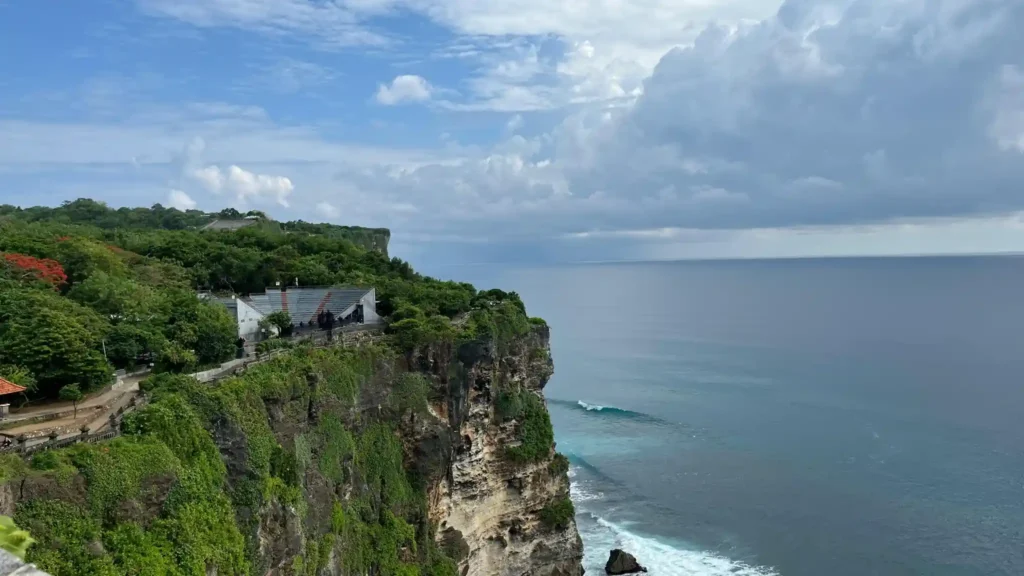 Hidden beaches in Uluwatu Bali with limestone cliffs and turquoise ocean