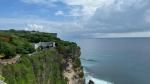Hidden beaches in Uluwatu Bali with limestone cliffs and turquoise ocean