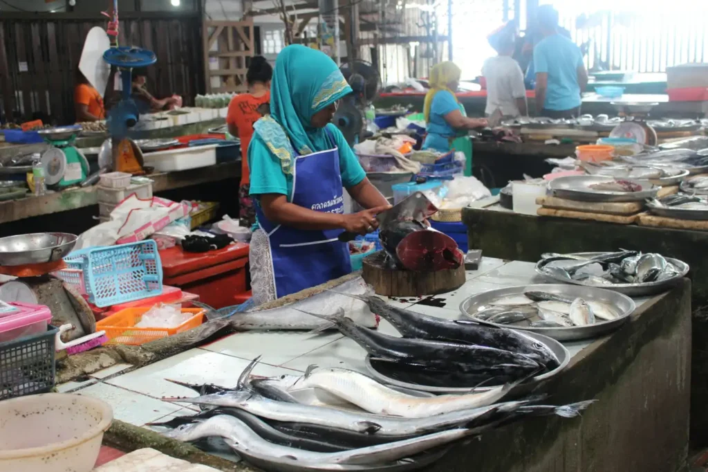Fresh seafood market in Koh Kood, Thailand, showing local fish vendors and the island’s traditional fishing culture.