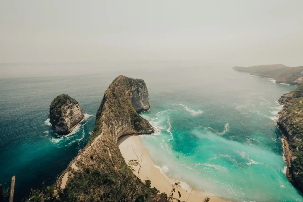 Kelingking Beach viewpoint in Bali