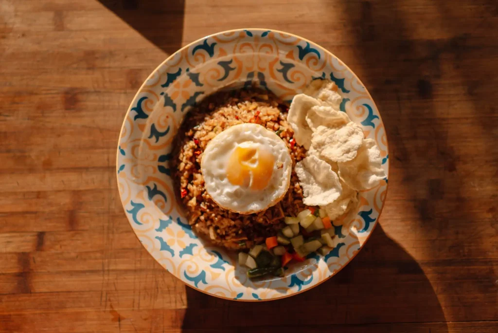 Nasi goreng with fried egg and crackers.