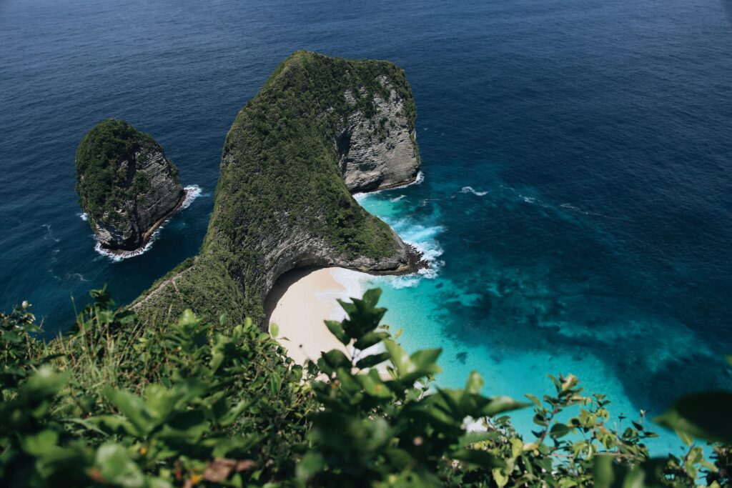 Kelingking Beach viewpoint in Nusa Penida
